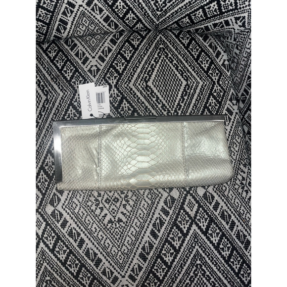 NEW Calvin Klein Mobwife Glam Snakeskin Clutch Iridescent Silver NWT Retail $125 - Picture 7 of 7